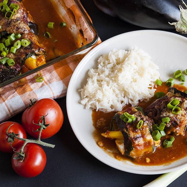 Nový recept na Zapečené zeleninové rolky!
#aubergine #eggplant #courgette #cheese #tomato #rice #glutenfree #food #photography #foodphotography #foodblog